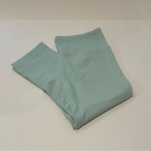 LULULEMON Mint Cropped pants - Size 6 - Women's